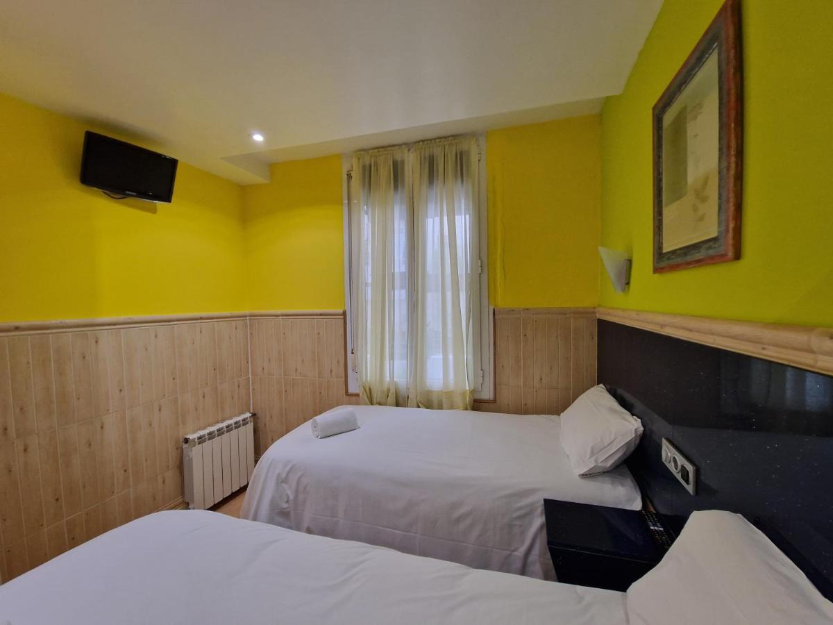 Pension Izar Bat Guesthouse San Sebastián Exterior foto